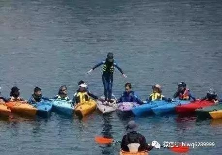 游泳馆的照片怎么拍_室内游泳馆拍照技巧_游泳拍照如何摆姿势图片