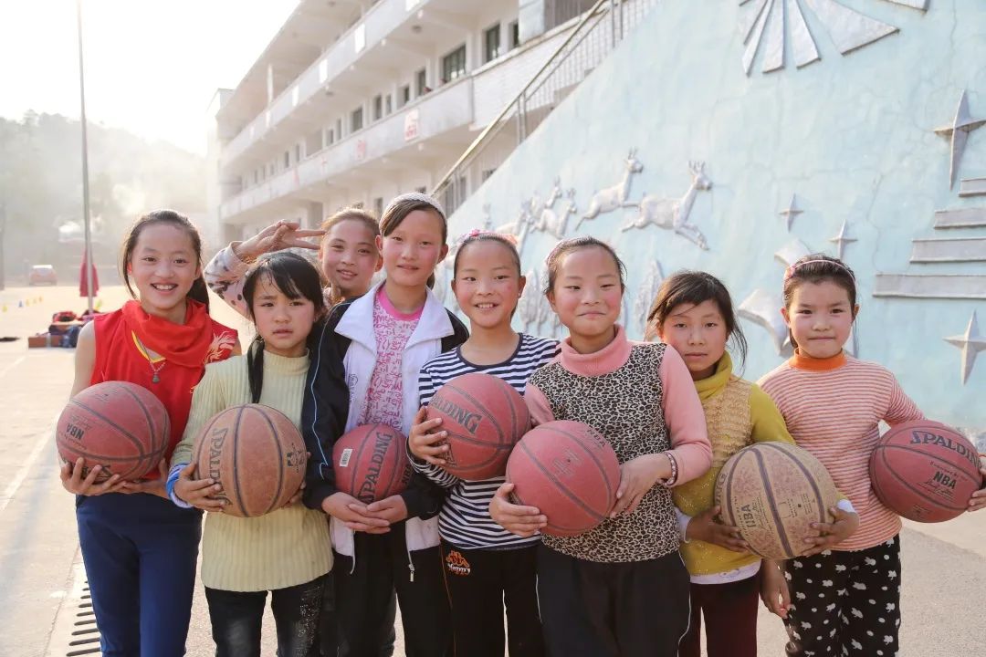 小学女生篮球比赛战术_小学女打篮球规则_篮球规则小学生