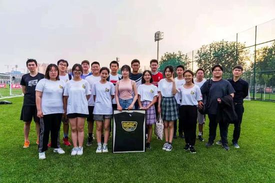 世界俱乐部冠军赛奖杯足球_世界足球冠军奖杯名称_足球俱乐部冠军奖杯排行