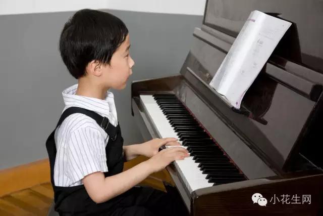 六岁孩子游泳技巧_游泳技巧孩子学什么_游泳技巧孩子视频教程