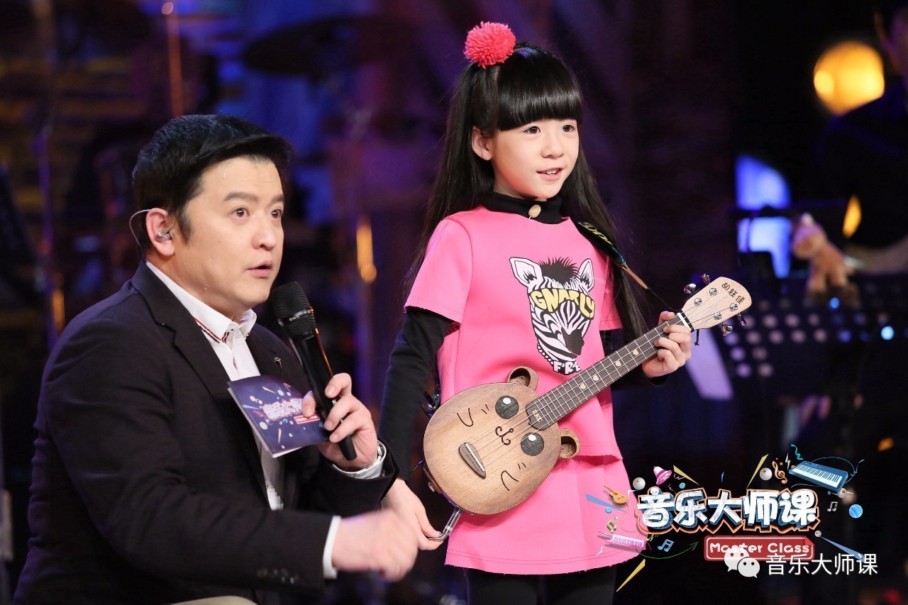 苗族的小姑娘_苗族小姑娘的生活方式_苗族姑娘的特征