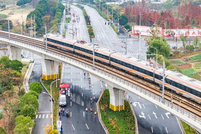 马拉松乐跑_跑马拉松_马拉松乐跑是多少公里