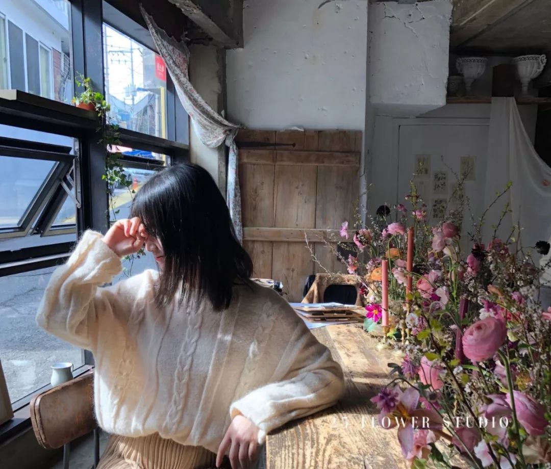 日常插花图片简单家庭版大全_家庭日常插花图片简单_日常插画手绘