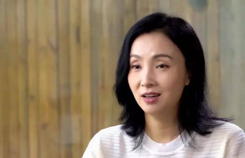 有一个健身短发的女的电影_短发爱健身的明星_短发干练明星